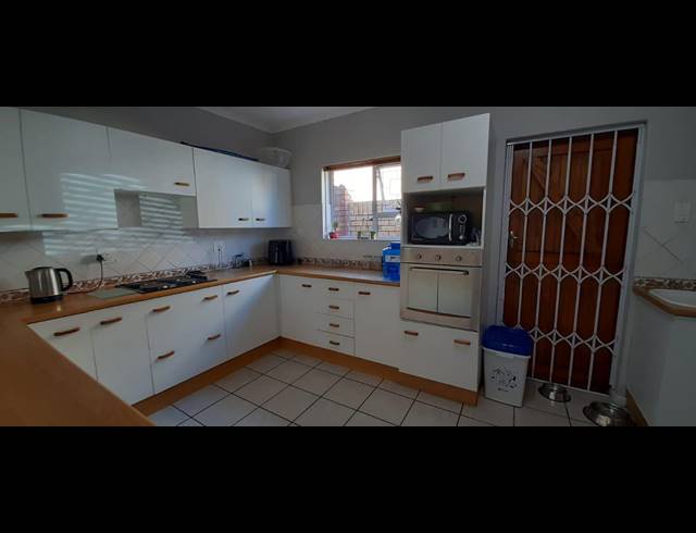 3 BEDROOM TOWNHOUSE RENTED IN LOVEMORE HEIGHTS